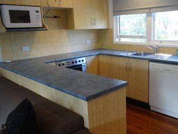 Lakeside Getaway - Accommodation Newcastle 1