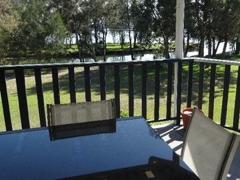 Lakeside Getaway - Accommodation Newcastle 4