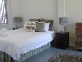 Lakeside Getaway - Accommodation Newcastle 6