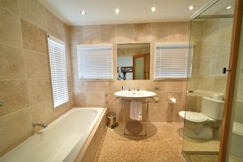 Mountain Vista 4 - Accommodation Newcastle 5