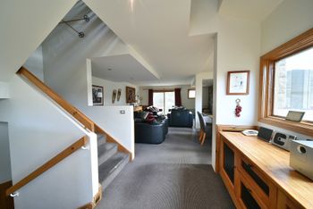 Mountain Vista 4 - Accommodation Newcastle 3