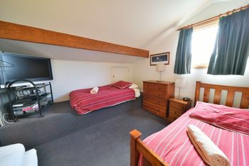 Mountain Vista 4 - Accommodation Newcastle 1