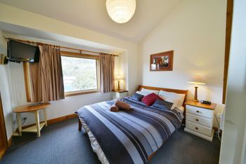 Mountain Vista 4 - Accommodation Newcastle 4