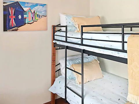 Sun, Beach, Shops, Wifi, Netflix - Accommodation Newcastle 5