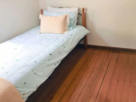 Sun, Beach, Shops, Wifi, Netflix - Accommodation Newcastle 3