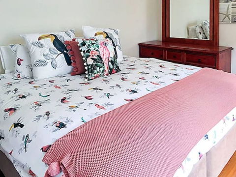 Sun, Beach, Shops, Wifi, Netflix - Accommodation Newcastle 1