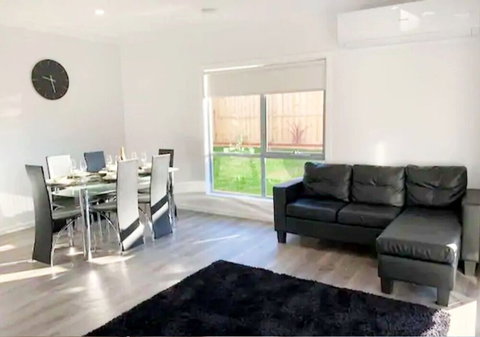 Brand New Home - 10min To Beach & Torquay - Accommodation Newcastle 2