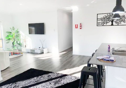 Brand New Home - 10min To Beach & Torquay - Accommodation Newcastle 0