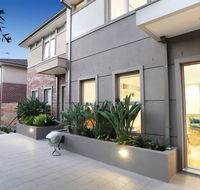 Kew Luxurious Townhouse