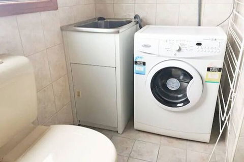 Home Near Shops & Beach - Accommodation Newcastle 4