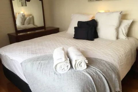 Home Near Shops & Beach - Accommodation Newcastle 0