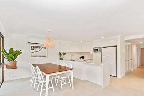 Oceanside Apartment - LAMER9 - Accommodation Newcastle 6