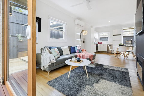 AMORE - Accommodation Newcastle 2