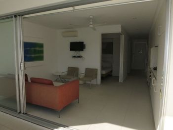 SoCal Swim Out 2 Bedroom Apartment - Accommodation Newcastle 6
