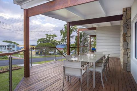 THE PERFECT BEACH HOUSE - Accommodation Newcastle 4