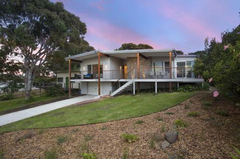 THE PERFECT BEACH HOUSE - Accommodation Newcastle 0