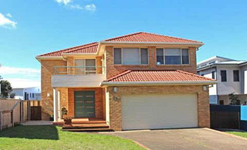 DAY DREAMING On DONLAN - Accommodation Newcastle 0