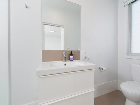 Ocean Views 41A Ocean Avenue - Accommodation Newcastle 3