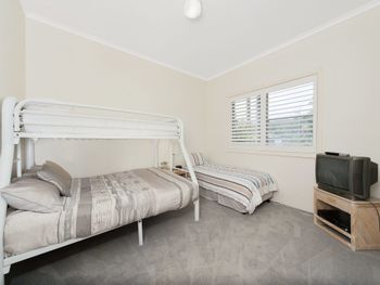 Sandy Point Road Unit 337 265 Pacific Blue - Accommodation Newcastle 2