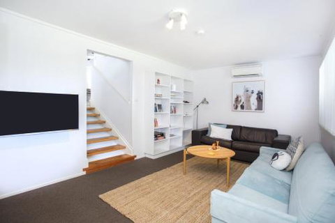 THE PARKVIEW At MOLLYMOOK - Accommodation Newcastle 3