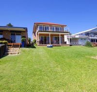 Luxury Waterfront House - Accommodation Newcastle