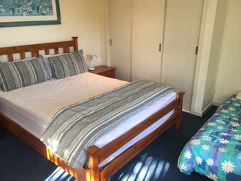 Redrocks Retreat - Accommodation Newcastle 5