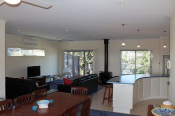 Redrocks Retreat - Accommodation Newcastle 3