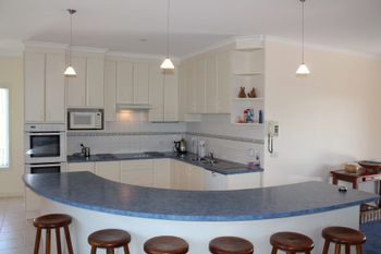 Redrocks Retreat - Accommodation Newcastle 2