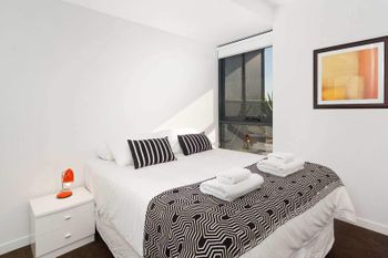 Executive Bay Views St. Kilda - Accommodation Newcastle 2