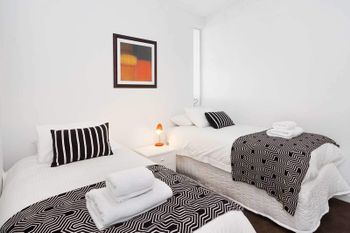 Executive Bay Views St. Kilda - Accommodation Newcastle 4