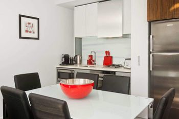 Executive Bay Views St. Kilda - Accommodation Newcastle 1