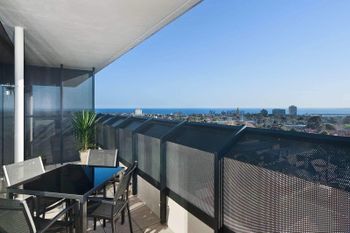Executive Bay Views St. Kilda - Accommodation Newcastle 3