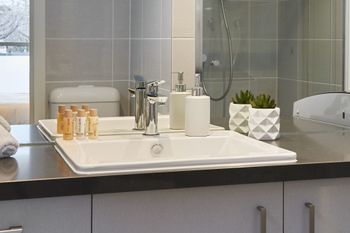 Bright & Updated 1 Bedroom Apartment - Accommodation Newcastle 1