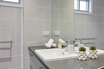 Bright & Updated 1 Bedroom Apartment - Accommodation Newcastle 4