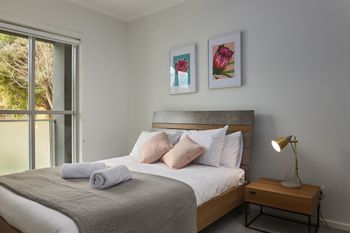 Bright & Updated 1 Bedroom Apartment - Accommodation Newcastle 5