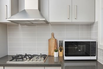 Bright & Updated 1 Bedroom Apartment - Accommodation Newcastle 6