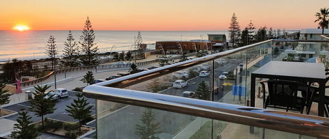 Sea Breeze Luxury Holiday Apartment Accommodation - Accommodation Newcastle 0