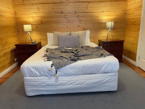 Dunes - Elegant Beach Villa With Huge Swim Spa - Accommodation Newcastle 3