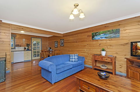 Dunes - Elegant Beach Villa With Huge Swim Spa - Accommodation Newcastle 4