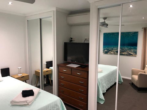 Beach & Bay Holiday House - Accommodation Newcastle 6