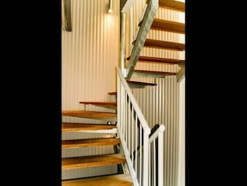 Seaspray Apartments - Accommodation Newcastle 6