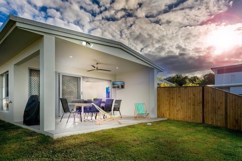 Blue Lagoon Villa B - Accommodation Newcastle 1