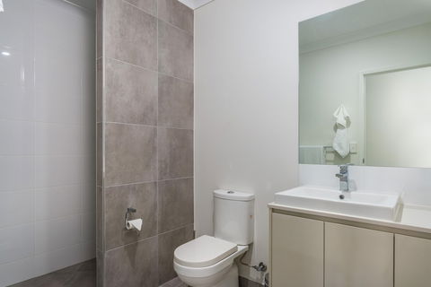 Blue Lagoon Villa B - Accommodation Newcastle 5