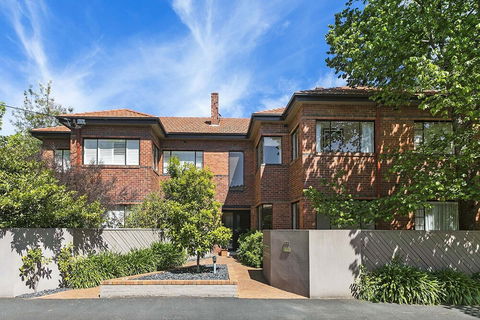 Boutique Stays - Frankie's Place - Accommodation Newcastle 3