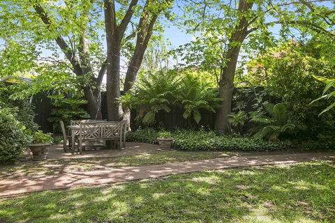 Boutique Stays - Frankie's Place - Accommodation Newcastle 6