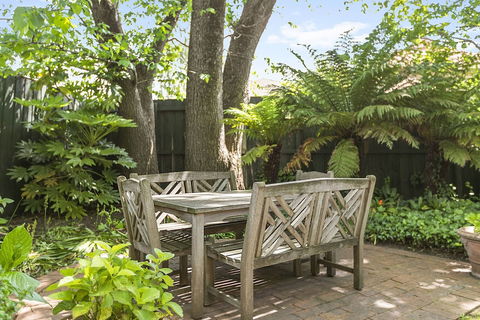Boutique Stays - Frankie's Place - Accommodation Newcastle 2