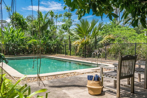 Your Luxury Escape - Cedar View - Accommodation Newcastle 2