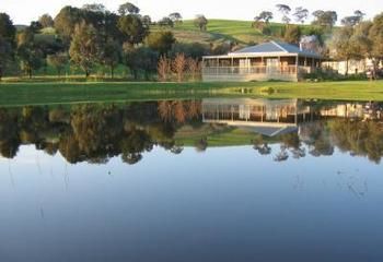 Buttercup Cottage & Private Apartment - Accommodation Newcastle 1