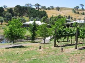 Buttercup Cottage & Private Apartment - Accommodation Newcastle 2