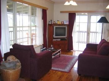 Buttercup Cottage & Private Apartment - Accommodation Newcastle 5